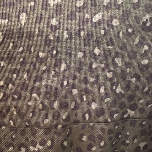 SPANX Olive Green Animal Print Leggings Sz Med - Picture 8 of 9